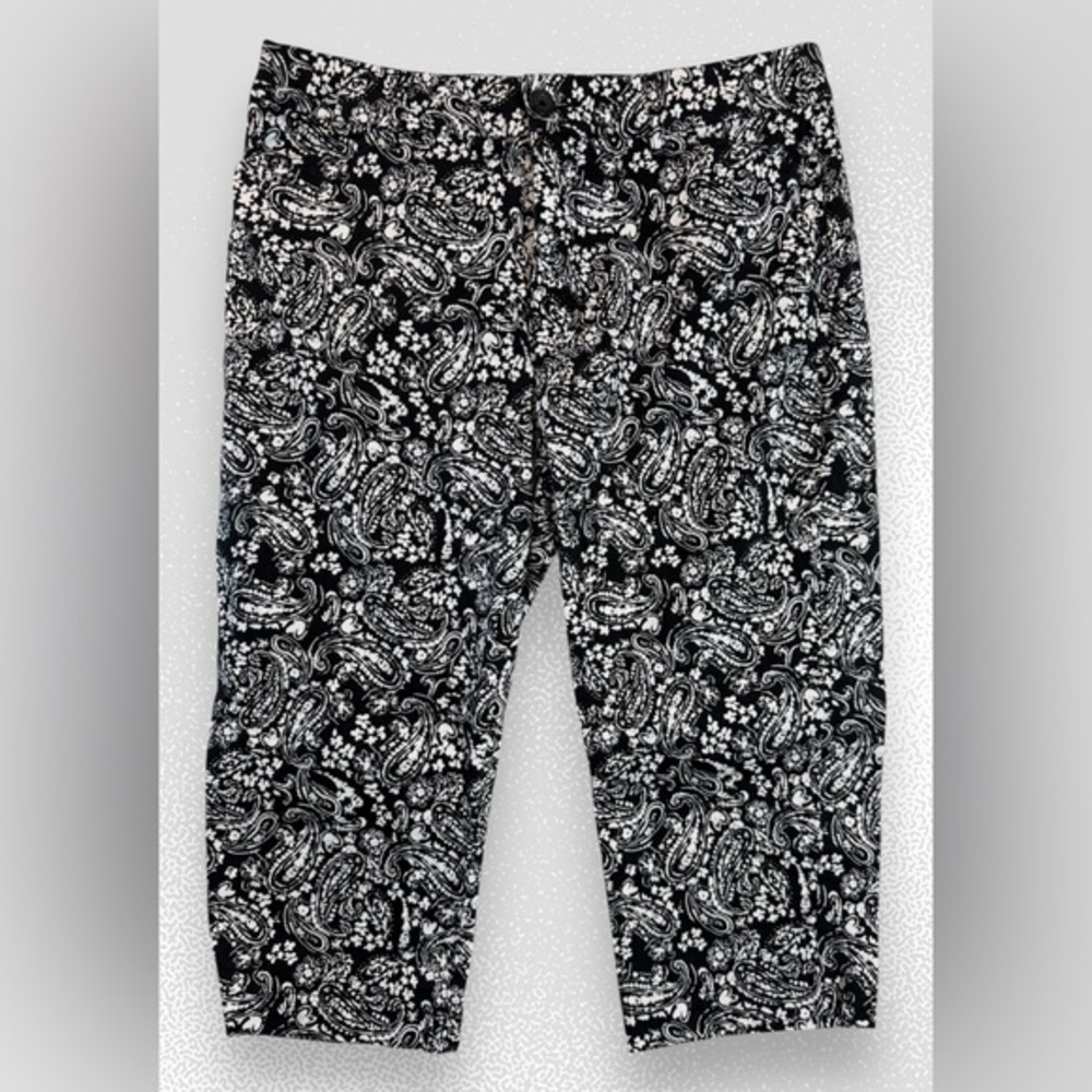 St. John’s Bay Black White Paisley Capri Pants Size 12 Stretch Cotton Pockets